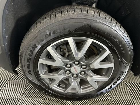Used 2023 GMC Acadia SLE w/ Driver Convenience Package FWD image 33