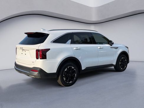 Used 2024 Kia Sorento S AWD/4WD image 3