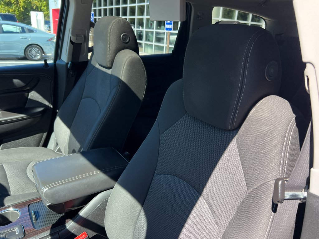 Used 2017 Chevrolet Traverse LT w/ Traveler's Package FWD image 11