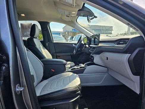 Used 2024 Ford Escape Platinum w/ Premium Technology Package AWD/4WD image 10