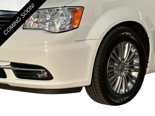 Used 2016 Chrysler Town & Country Touring-L FWD image 7