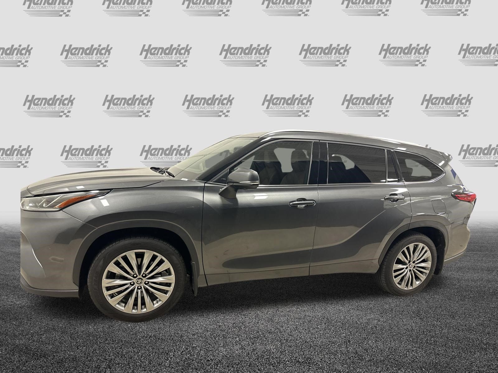 Used 2023 Toyota Highlander Platinum AWD/4WD image 7