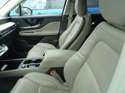 Certified 2024 Lincoln Corsair Reserve w/ Equipment Group 202A image 7