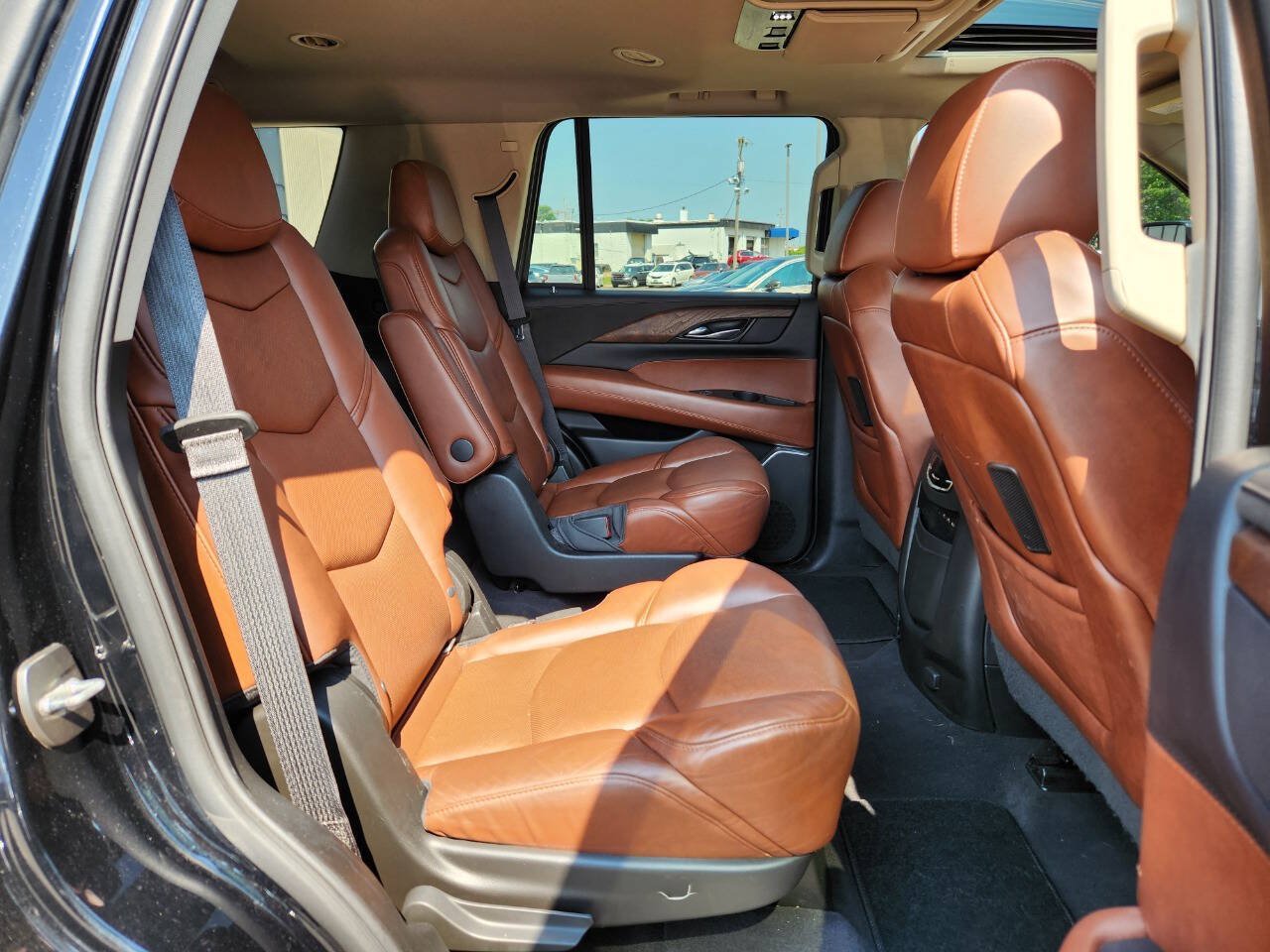 Used 2018 Cadillac Escalade Premium Luxury AWD/4WD image 14