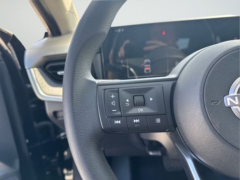 Certified 2025 Nissan Kicks SV AWD/4WD image 15
