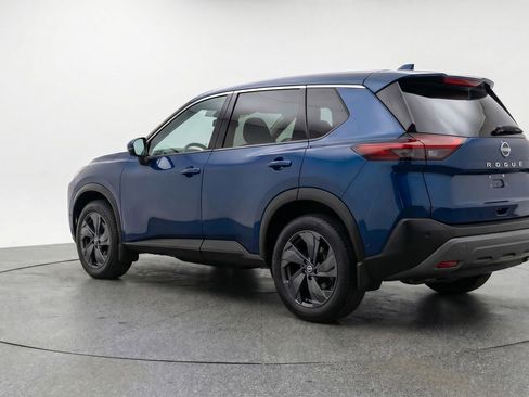 Used 2025 Nissan Rogue SV image 6