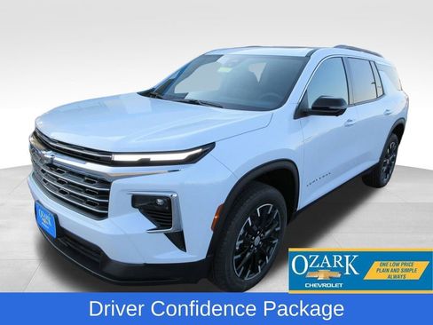 New 2026 Chevrolet Traverse LT w/ Sun and Wheel Package FWD image 1