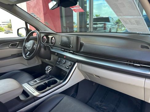 Used 2022 Kia Carnival LX FWD image 33