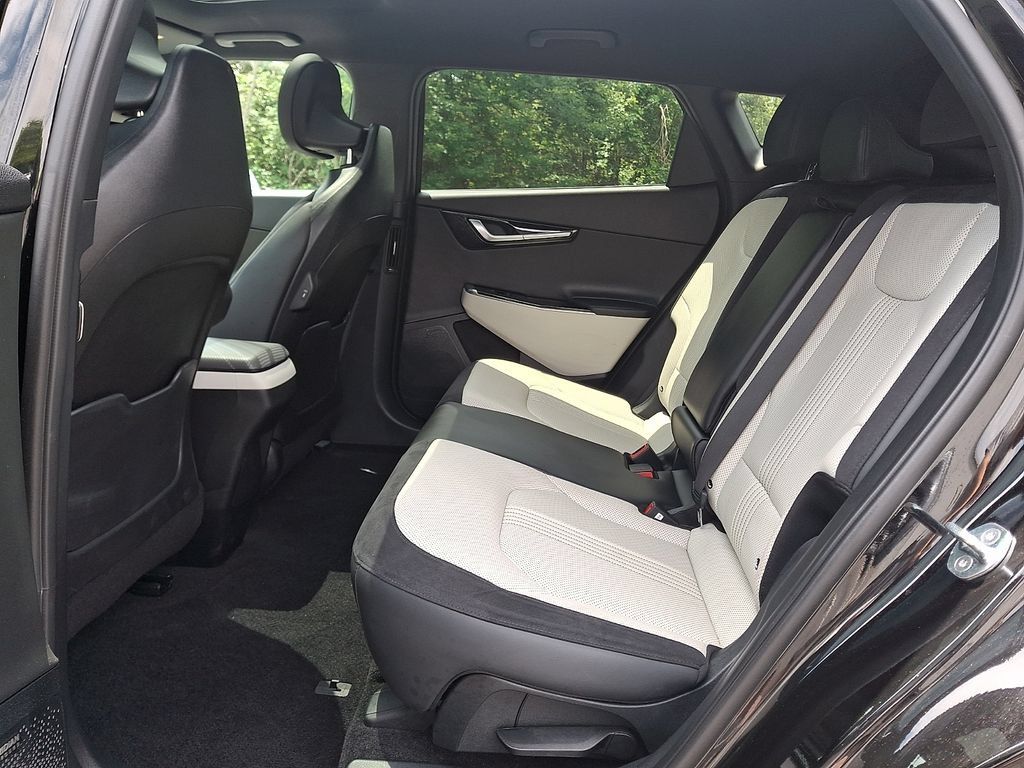 Used 2023 Kia EV6 GT-Line w/ GT-Line White Seat Package AWD/4WD image 11