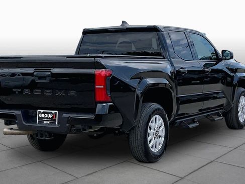 Used 2025 Toyota Tacoma SR5 AWD/4WD image 13