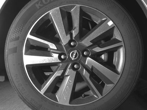 Used 2025 Nissan Versa SV image 13