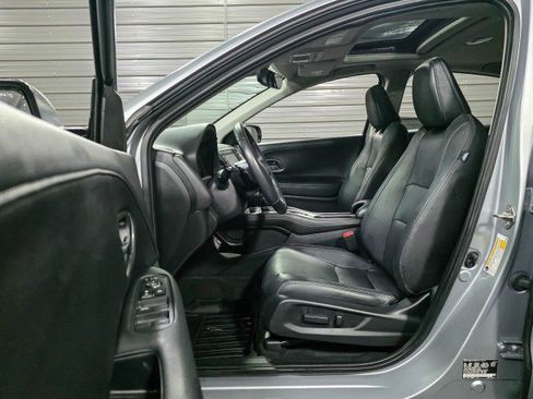 Used 2019 Honda HR-V Touring image 13