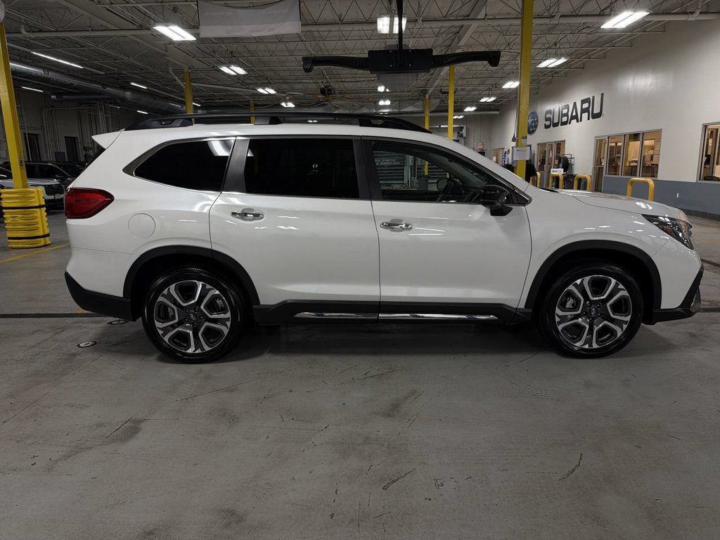 Used 2025 Subaru Ascent Touring AWD/4WD image 9