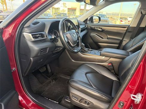 Certified 2022 Toyota Highlander XLE image 26