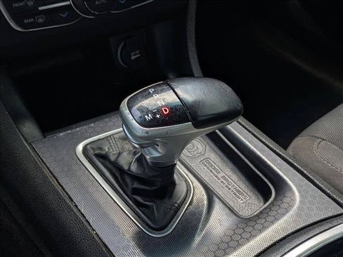 Used 2017 Dodge Charger SXT RWD image 12