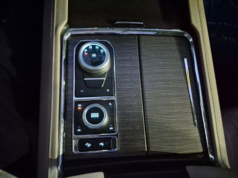 Used 2022 Ford Expedition Limited image 31