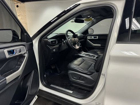 Used 2021 Ford Explorer Limited w/ Equipment Group 301A image 22