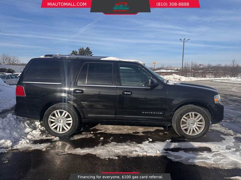 Used 2014 Lincoln Navigator Sport Utility 4D image 4