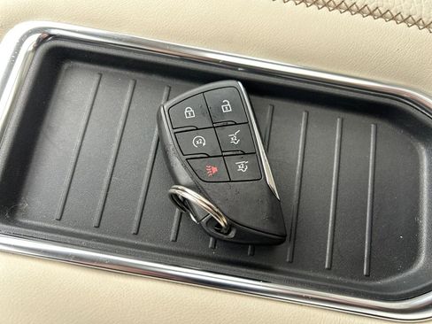 Used 2024 GMC Yukon XL Denali w/ Advanced Technology Package AWD/4WD image 34
