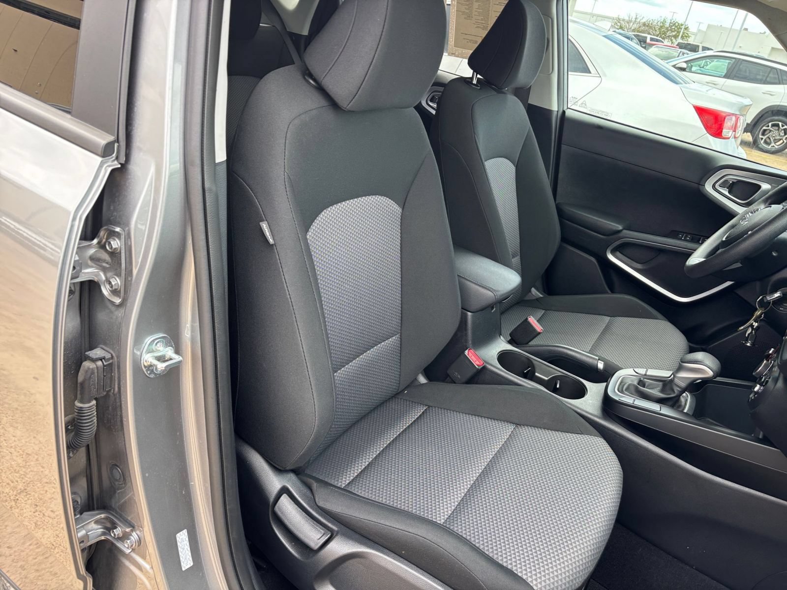 Used 2025 Kia Soul LX w/ LX Technology Package FWD image 33
