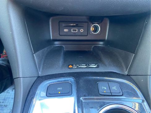 Used 2022 Chevrolet Equinox Premier image 24