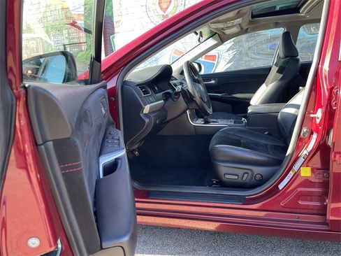 Used 2016 Toyota Camry XSE image 14