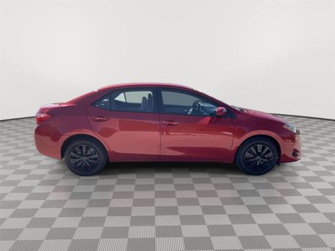 Used 2018 Toyota Corolla LE FWD image 9