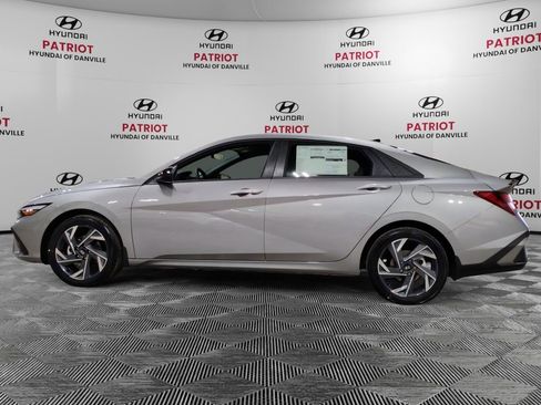 Used 2025 Hyundai Elantra Sport image 7