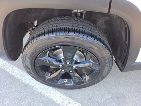 Used 2024 Jeep Grand Cherokee Limited w/ Luxury Tech Group II image 29