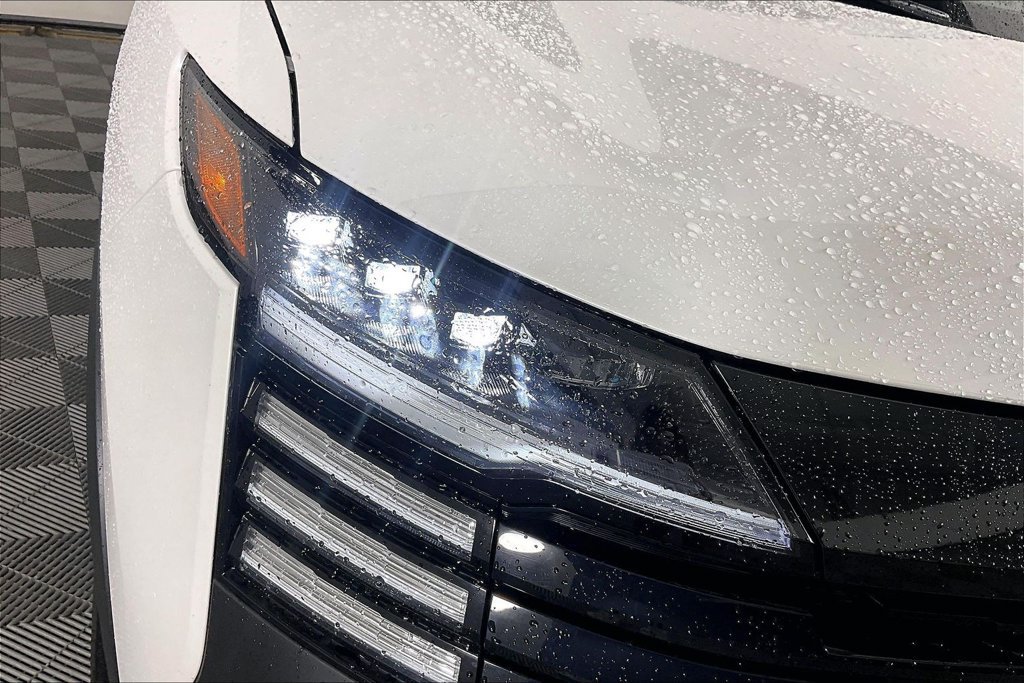 Used 2025 Nissan Kicks SR FWD image 36