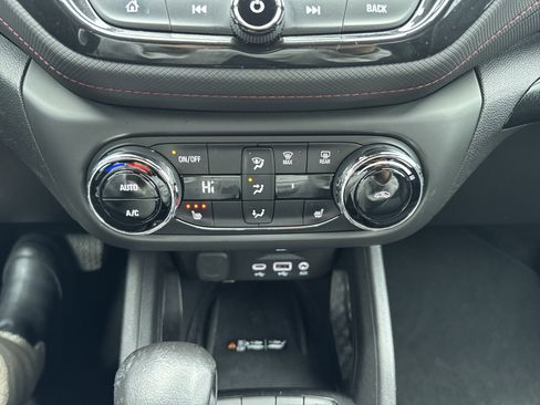 Certified 2021 Chevrolet TrailBlazer RS w/ Technology Package image 18