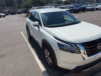 Used 2023 Nissan Pathfinder SL