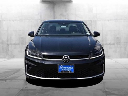 Certified 2025 Volkswagen Jetta SE w/ Sunroof Package FWD image 4