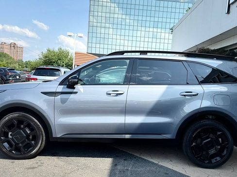 Used 2025 Kia Sorento SX AWD/4WD image 4