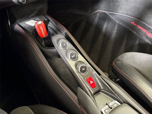 Used 2021 Ferrari F8 Tributo image 23