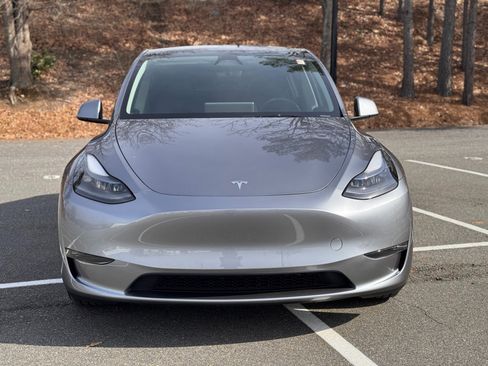 Used 2024 Tesla Model Y Performance image 2