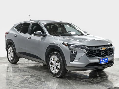 Used 2024 Chevrolet Trax LS image 10