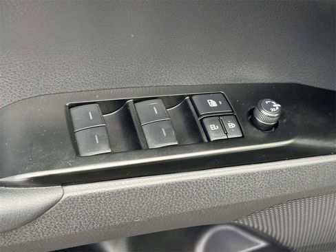 Used 2025 Toyota Camry SE image 18