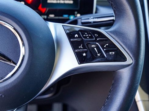 Used 2024 Mercedes-Benz GLC 300 image 13