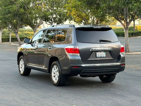 Used 2013 Toyota Highlander SE FWD image 6