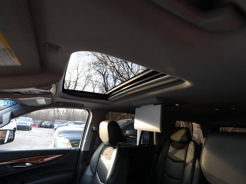Used 2015 Cadillac Escalade Premium image 21