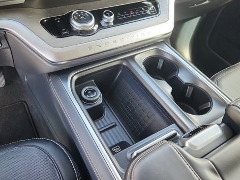 Used 2025 Ford Expedition Max Platinum AWD/4WD image 27