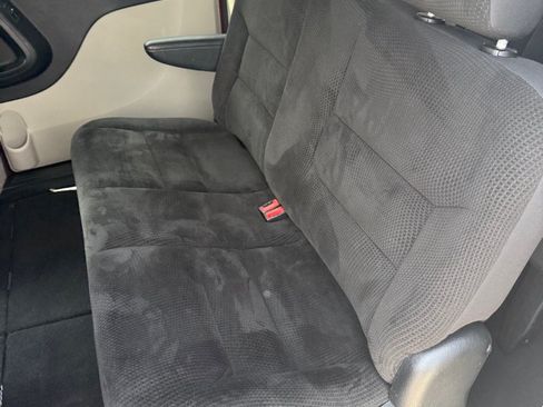 Used 2018 Dodge Grand Caravan SE w/ UConnect Hands-Free Group FWD image 9