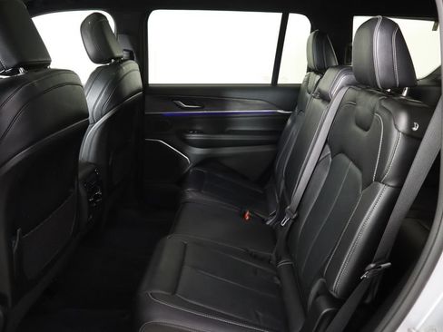 Used 2023 Jeep Grand Cherokee L Overland AWD/4WD image 17