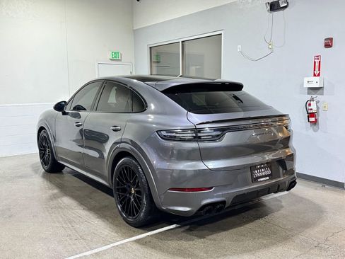 Used 2022 Porsche Cayenne GTS image 9