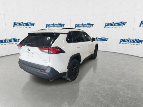 Used 2021 Toyota RAV4 XLE w/ Convenience Package AWD/4WD image 10