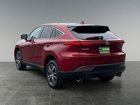 Used 2023 Toyota Venza LE image 5