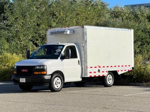 Used 2019 GMC Savana 3500 w/ Power Convenience Package RWD image 7