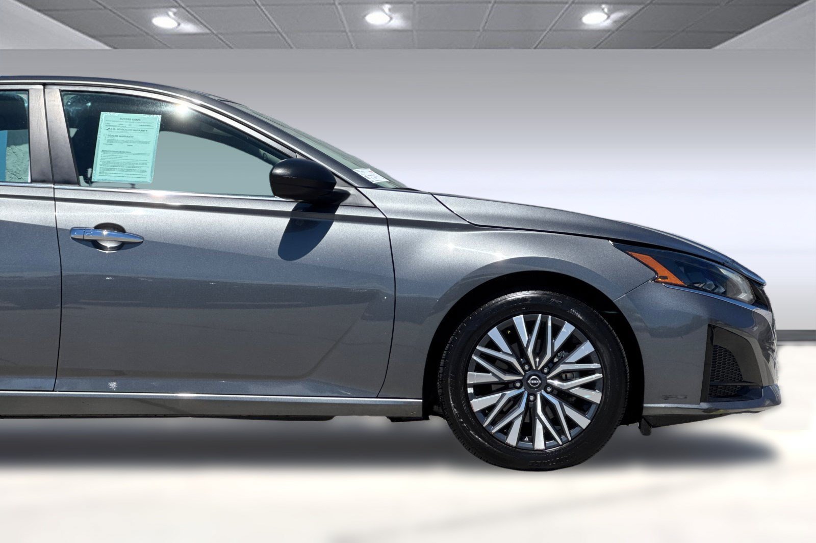 Used 2025 Nissan Altima 2.5 SV FWD image 34