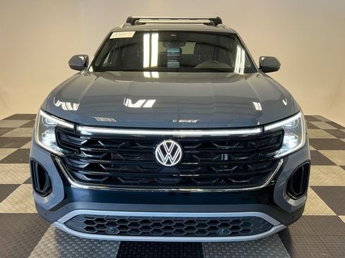 Certified 2024 Volkswagen Atlas Cross Sport SE FWD image 2